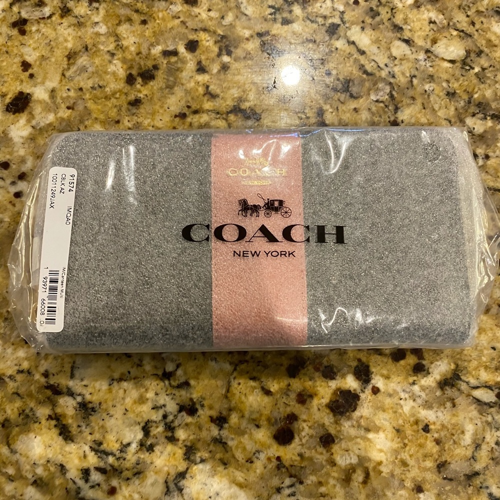 Last ONE! Coach Accordion Zip Wallet - Colorblock w Stripe NWT - Picture 3 of 6